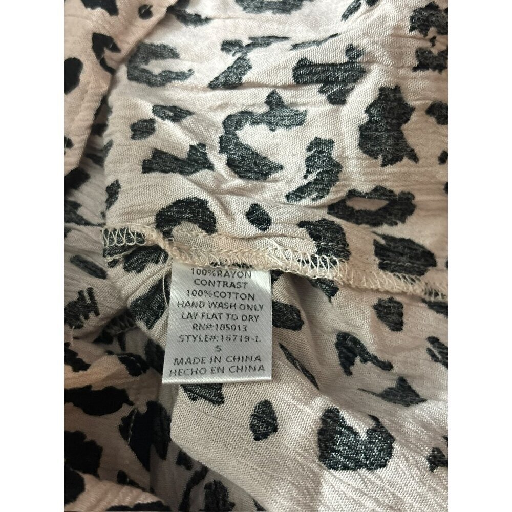 Savanna Jane Women's Tan Animal Print Short Sleeved Top - Picture 8 of 8